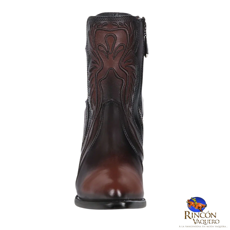 Botines de piel café con bordado orgánico en alto relieve