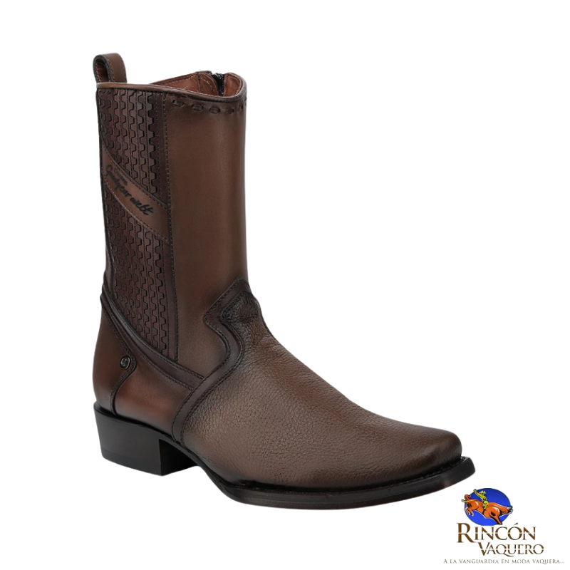 Bota de piel color miel con grabado laser