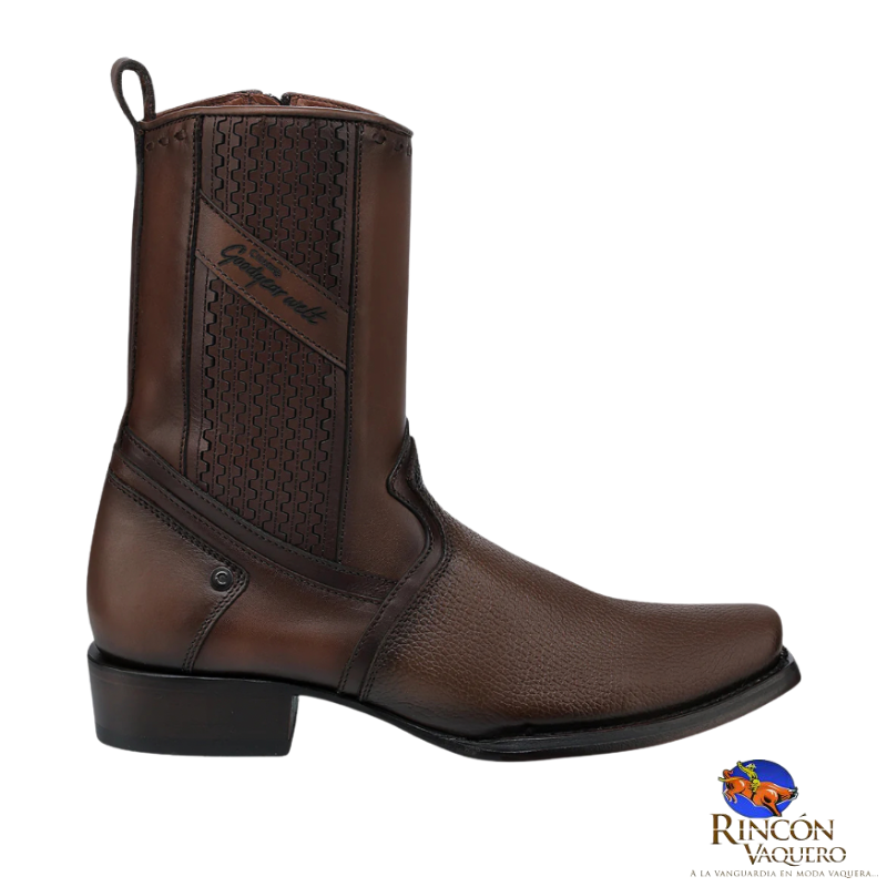 Bota de piel color miel con grabado laser