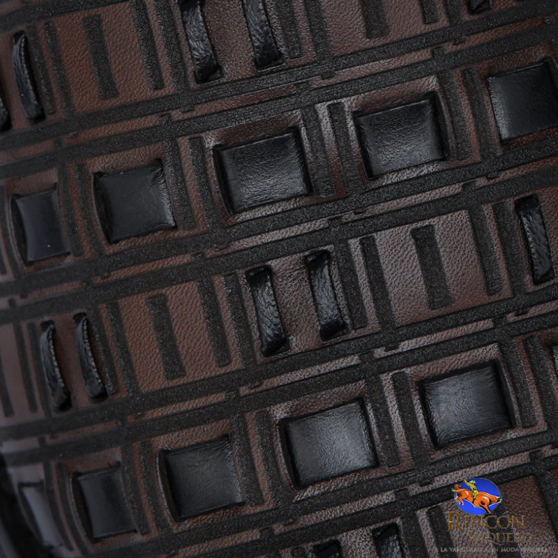 Bota urbana en piel genuina para caballero.