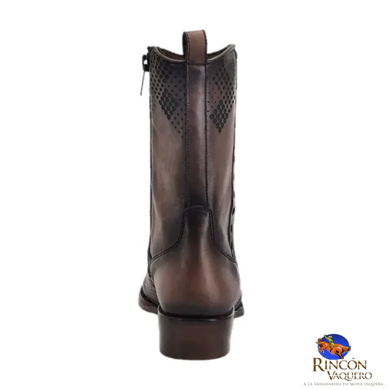 Bota casual de piel grabada color café