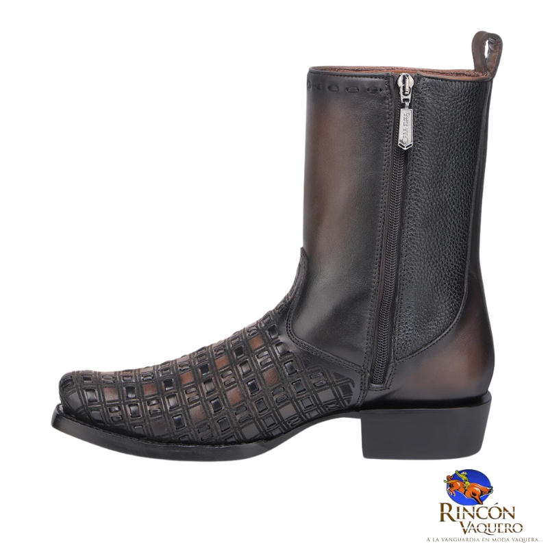 Bota urbana en piel genuina para caballero.